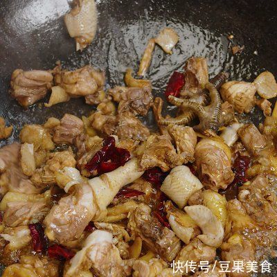 家常菜|传统苦荞麦粑粑，老一辈人的饱腹主食，蒸鸡吃是湖南地道家常菜