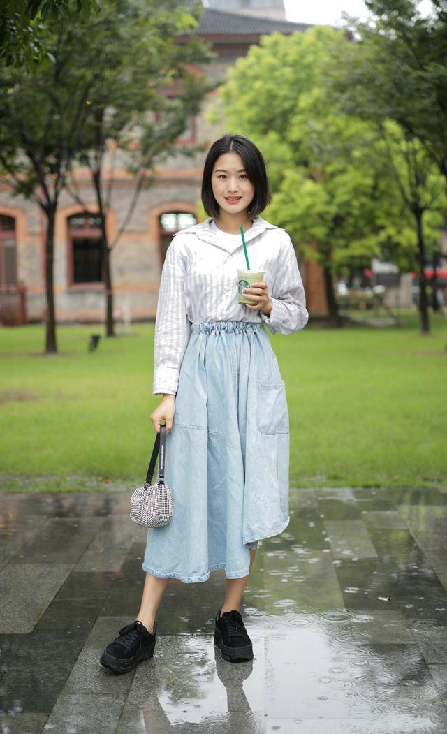 真正会穿的女人,穿裙子很少配高跟鞋,看下面这些潮人你就知道了