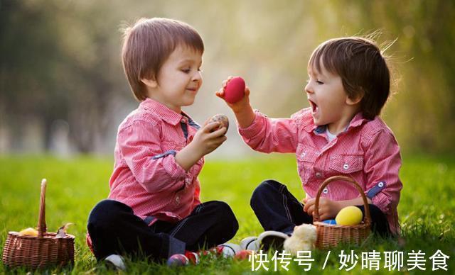 小刘|儿子的扭扭车被强占,听到对方奶奶说的话后,宝妈强行夺回