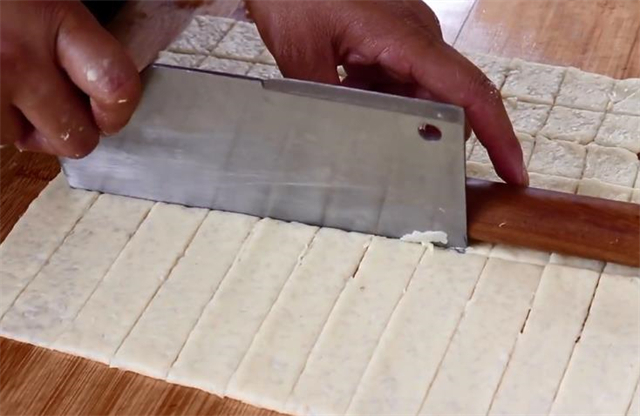 家里剩米饭不用愁了,教你做金黄酥脆的锅巴,咬一口下去嘎嘣脆