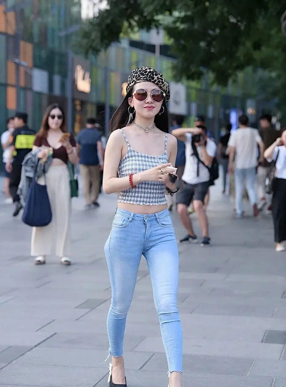 短裤大势已去了,今夏刮起了“牛仔风”,跟着三木穿时髦又显瘦