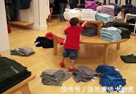 床头|宝宝撕开床头贴纸,却收获了“意外惊喜”,这算不算将功补过