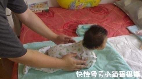 翻身|宝宝出生后多久会抬头和翻身?一般在这个时间!你家孩子达标了吗