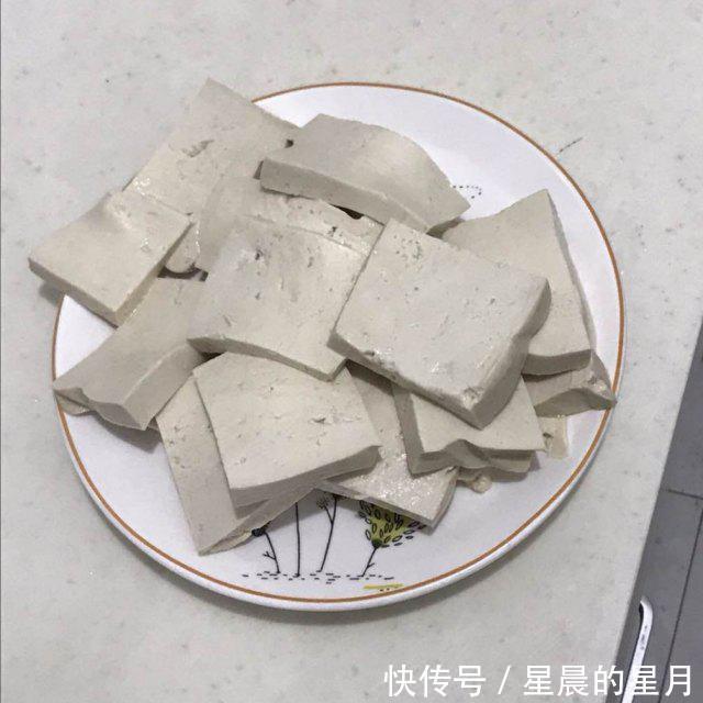 豆腐|小葱煎豆腐,咸香入味,给肉都不换