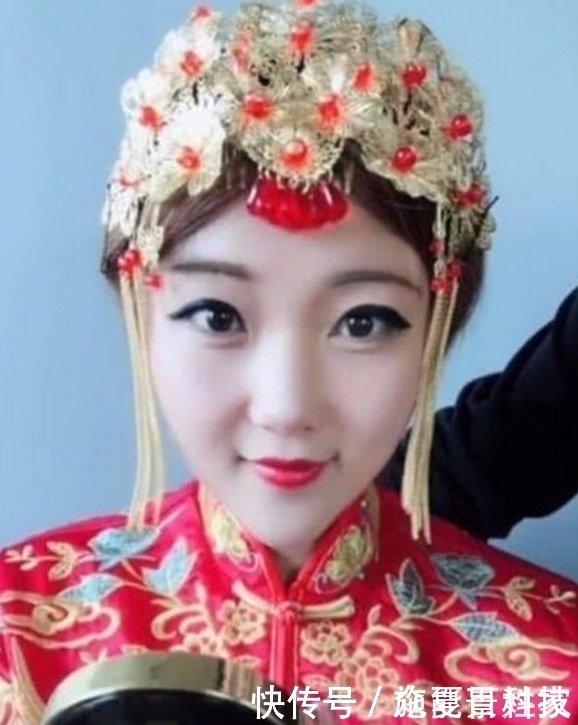 眼线笔|奇闻:这位女子一夜之间爆火,原因竟是因为眼妆,网友:大开眼界