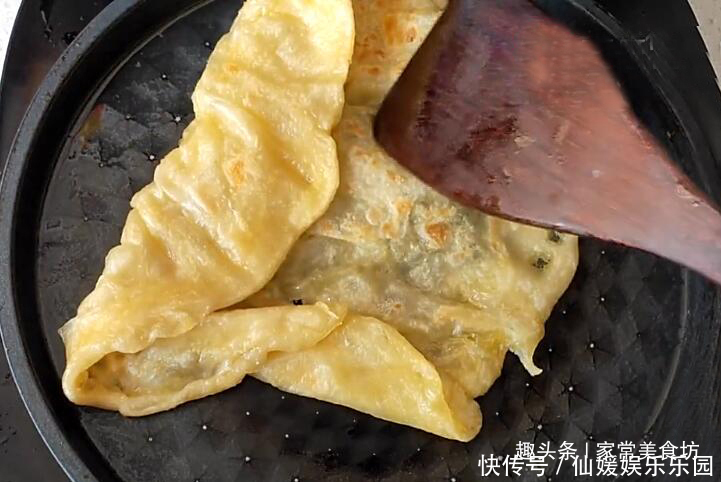 早餐|女儿最爱吃的油饼,40秒出锅,柔软筋道,比披萨好吃,早餐必备