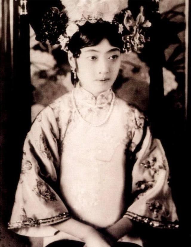 文绣|末代皇帝溥仪私家相册，张张经典，总有一张你没见过
