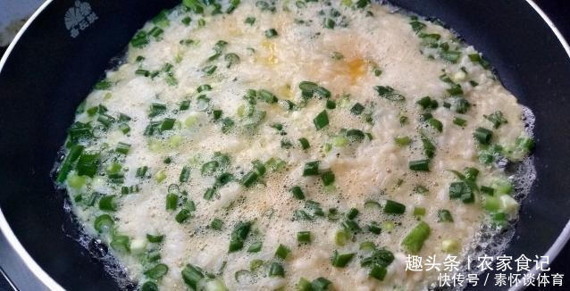 杂粮|婆婆做鸡蛋饼不用面粉,3分钟出锅,外酥里嫩,比杂粮煎饼还好吃