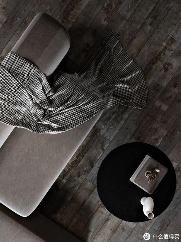 轻奢风|外国小伙的93㎡单身公寓,全屋轻奢风,卧室纱帘让网友吵翻了天