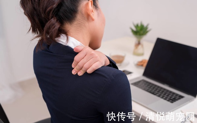 掌骨|按一个地方,颈椎就不疼了!发1次,救人无数,我试过了