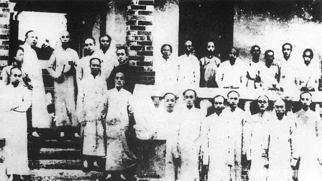 从未|一生风雨飘零,百年是非功过,对他讨论从未停止,是英雄还是小人