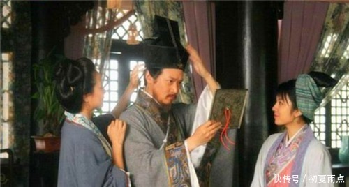 苏轼有一首奇词顺着读让人欣喜万分,倒着读却让人悲痛不已!