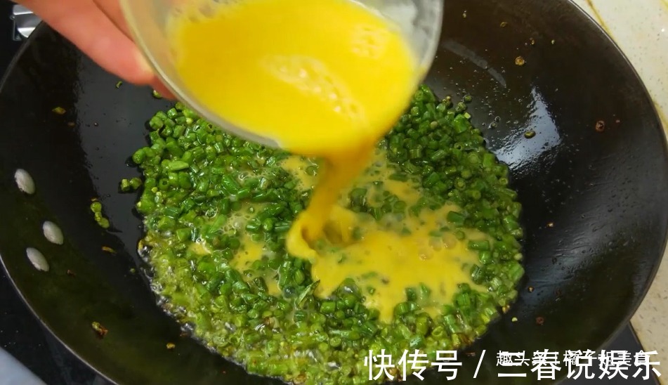 豆角别炒肉了,加3个鸡蛋,简单美味,好吃到你不想放下筷子