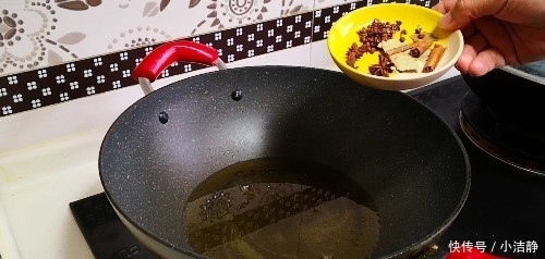 辣妹子|做辣椒油时,直接淋油就错了!大厨教你正确做法,辣椒油香辣红亮