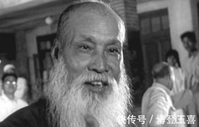 三皇炮锤&他,江湖中最后镖王,遭孩童挑战,使绝招险胜,却败在其爷爷手下