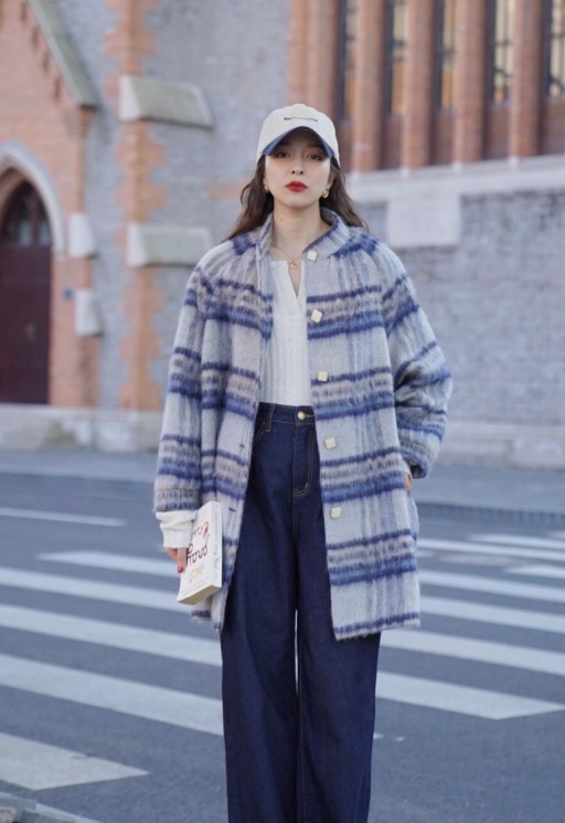 搭配 今年大火的“格纹外套”,比羽绒服还耐穿保暖,洒脱时髦又有气场