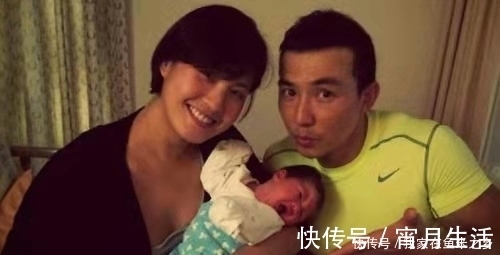 美国|美国33岁“巨婴”火了,用奶嘴穿纸尿裤,每天等着妈妈喂饭