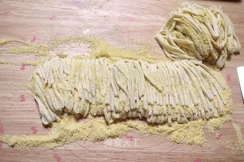 红烧牛肉面：面条筋道，汤香肉嫩，自己在家做超实惠