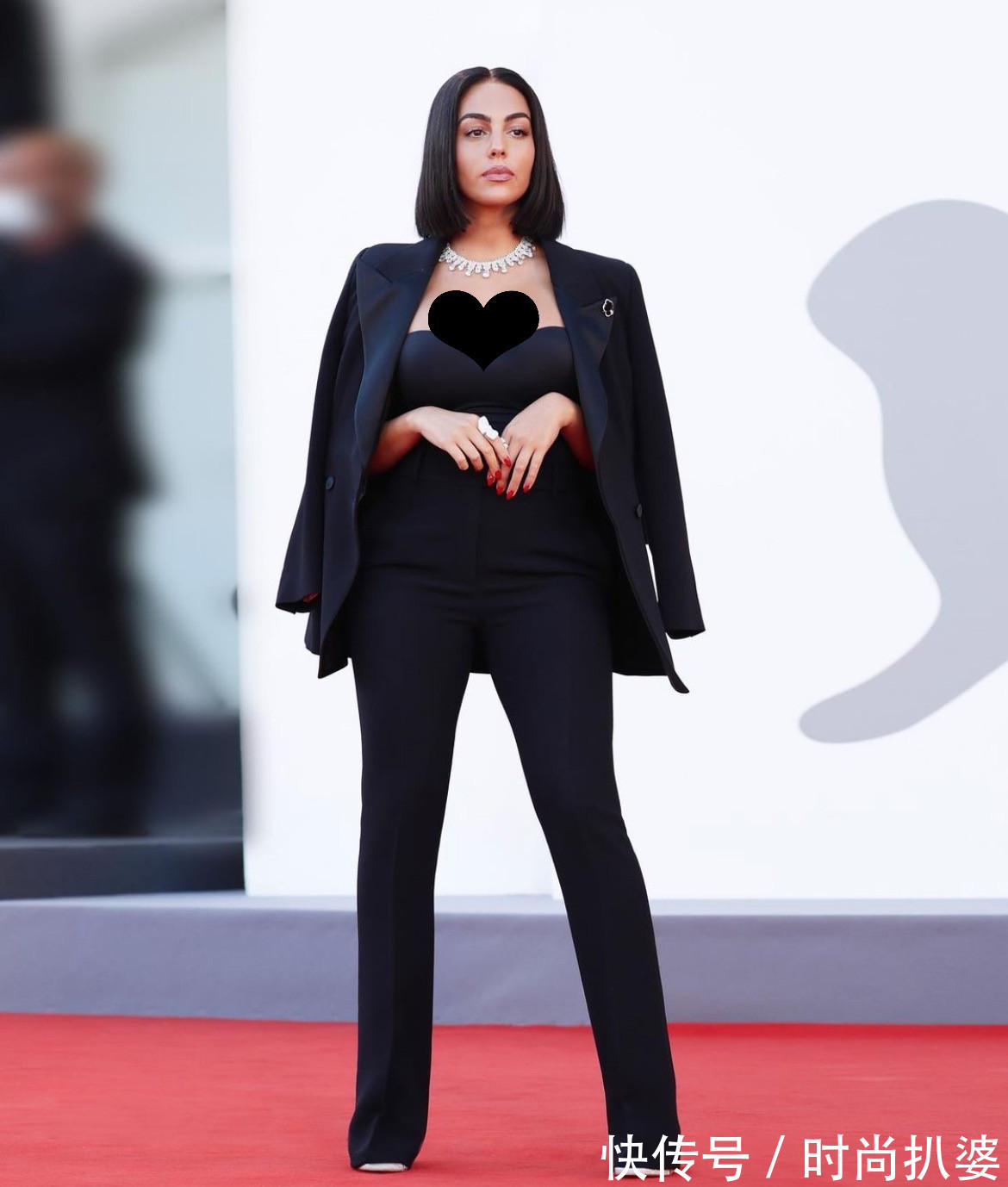 红毯|电影节红毯,维密超模不敌阿玛尼卖家秀,乔治娜穿西装靠珠宝抢镜