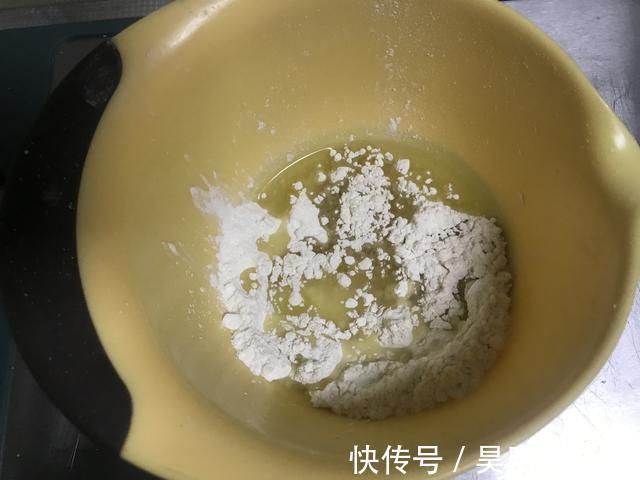 做酥点不用猪油也能酥掉渣，咬一口满嘴香，放三天不变样，吃不够