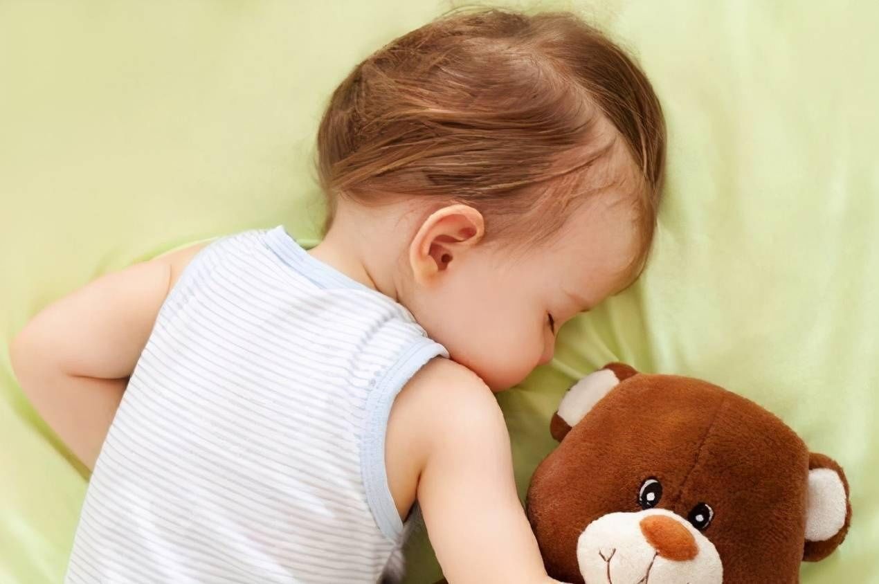 睡眠质量|有种哄睡方式早被摒弃,多数老人还在犯,很伤孩子大脑