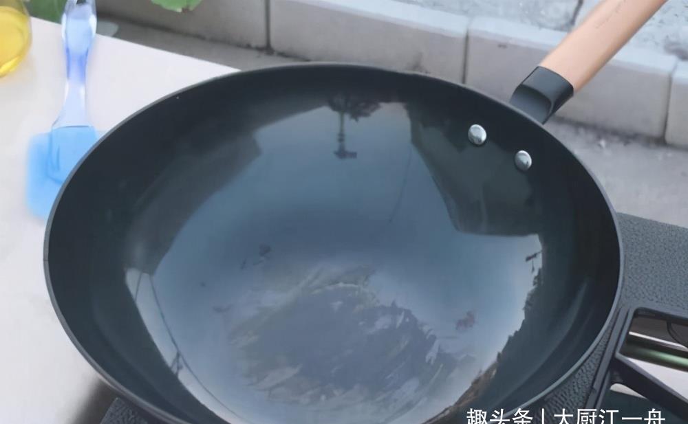 钢丝|同样是炒锅,不粘锅和铁锅区别大,弄懂了再买不吃亏