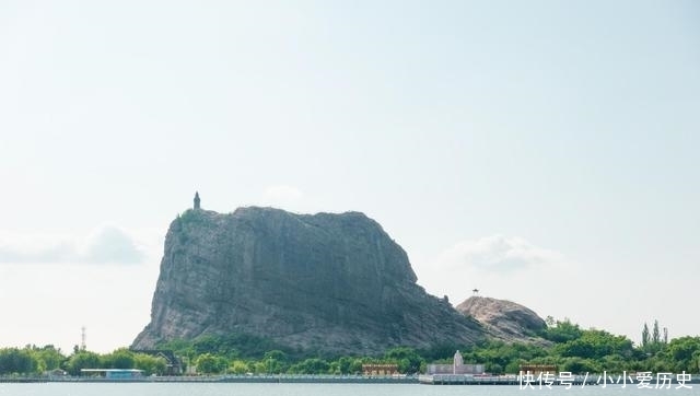 老年|一位老母亲化作石像，常驻山头，于是这里成为了营口著名景点