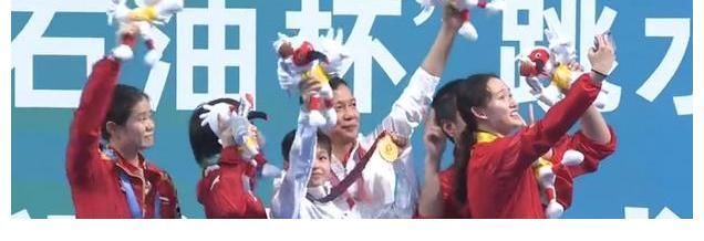 何威仪|冠亚季军合影全红婵又是C位!高举双手接受喝彩,陈芋汐很淡定