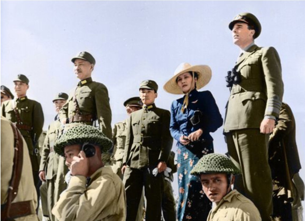 原因|士兵当众对宋美龄动手动脚，得知原因后，宋美龄笑了，还请他吃饭