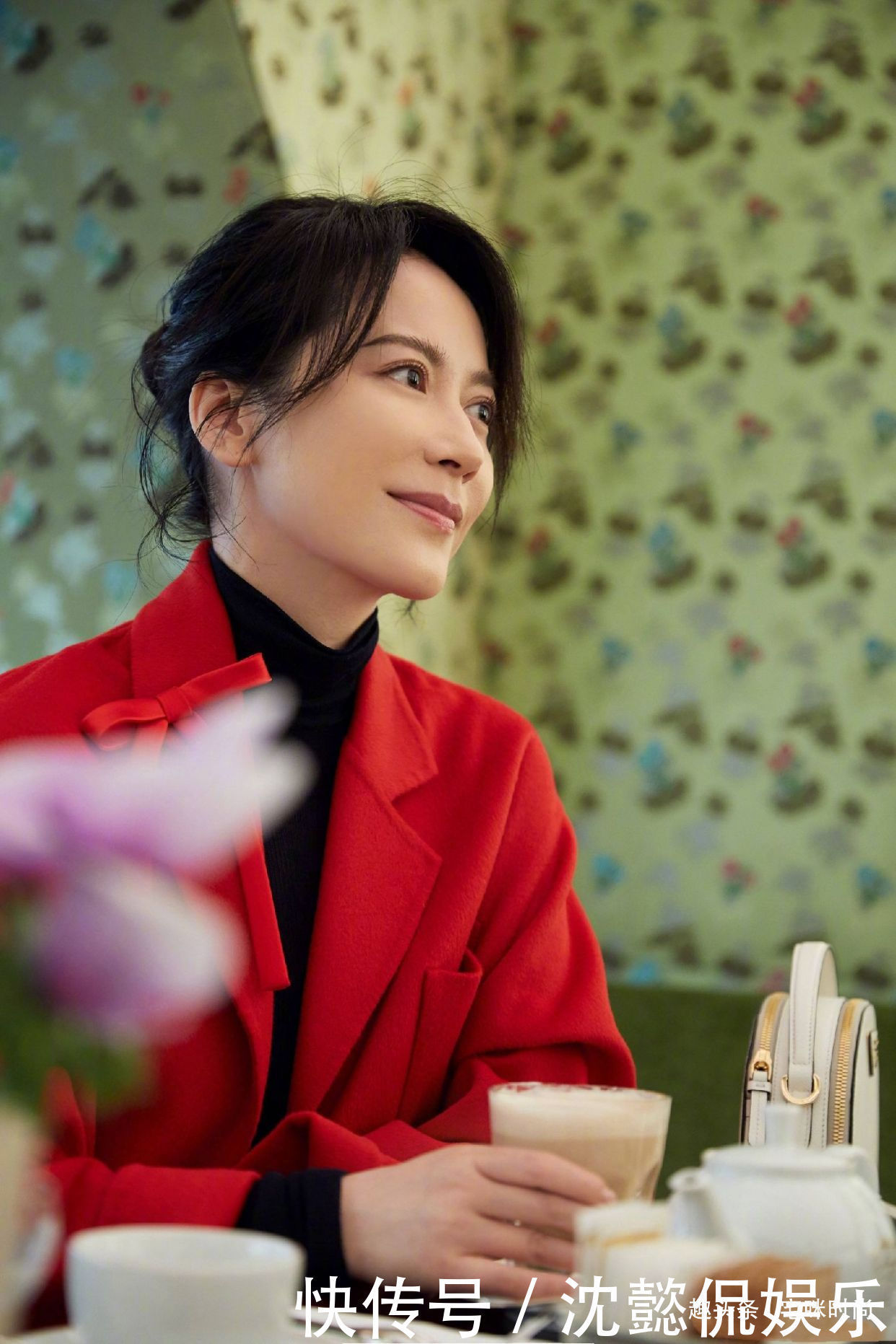 蕾丝|女人过了40岁,建议多穿这4个颜色的衣服,显年轻显气质