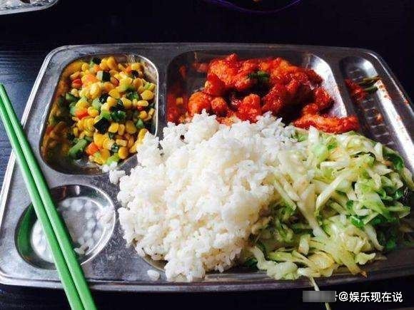 北方大学食堂菜，南方大学食堂菜，网友：会胖还是会瘦，一目了然