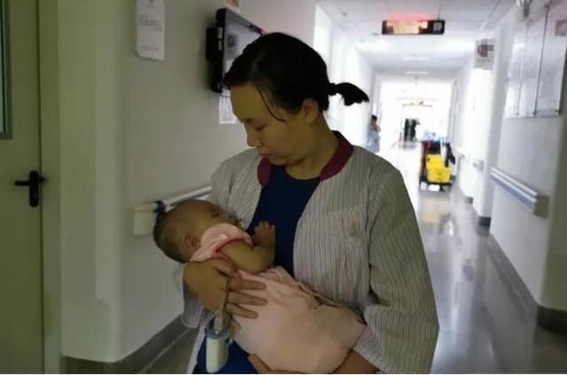 喂奶|宝宝喝完奶后“很乖”,奶奶却看出不对劲,及时出手救了孩子一命
