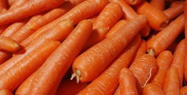 胡萝卜别再当配菜了,大厨教你新做法,当成零食全家爱吃
