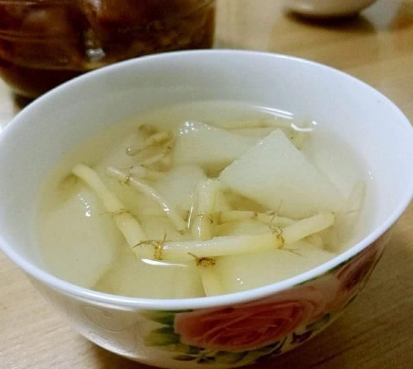 冰糖|冬季咳嗽，别总给宝宝吃冰糖雪梨，这6种食物更有效