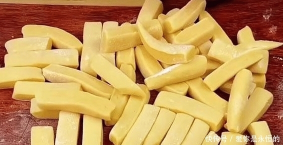  一把面粉，3个鸡蛋，教您在家做小零食，外甜内香酥，孩子都爱吃