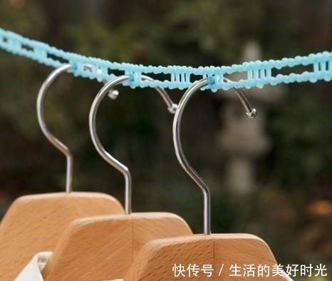 伸缩式|老婆坚持不在阳台装晾衣杆,回头装这种代替,好看又实用十倍!