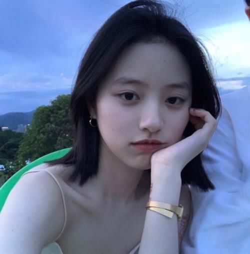 女生|比舔嘴唇还可怕的3种动作,女生若经常做,猪圈嘴也变得不奇怪了