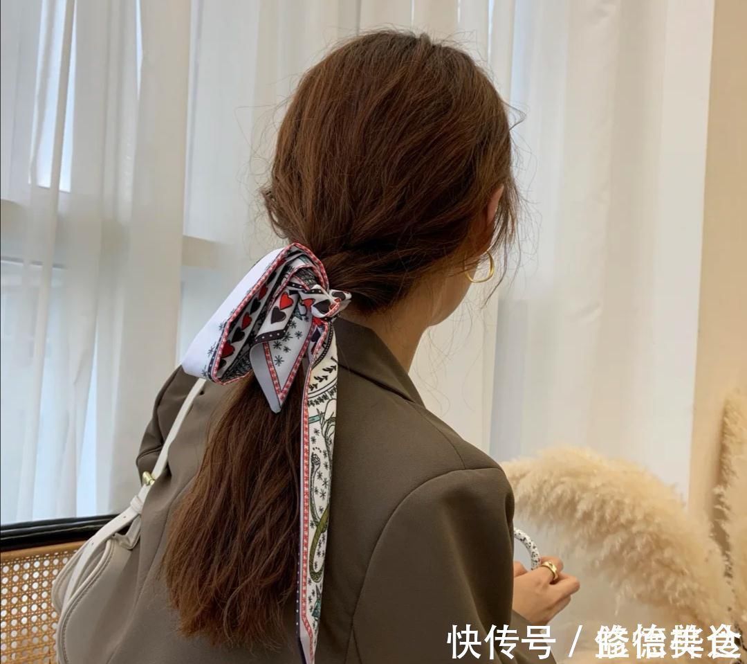 发型|别再披头散发了,今年流行这些“盘发”,优雅精致又时尚