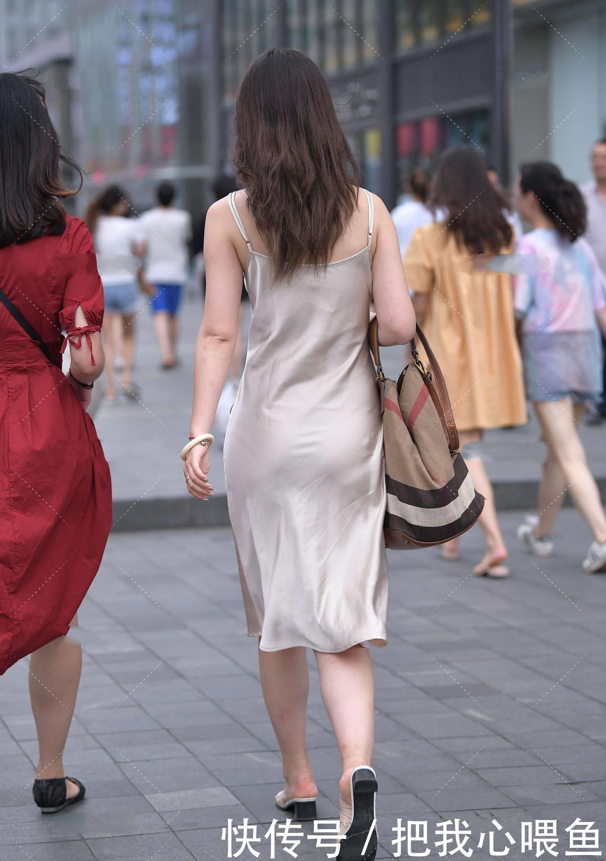 气质|香槟色连衣裙高贵典雅，丝滑面料柔软高级，气质十足
