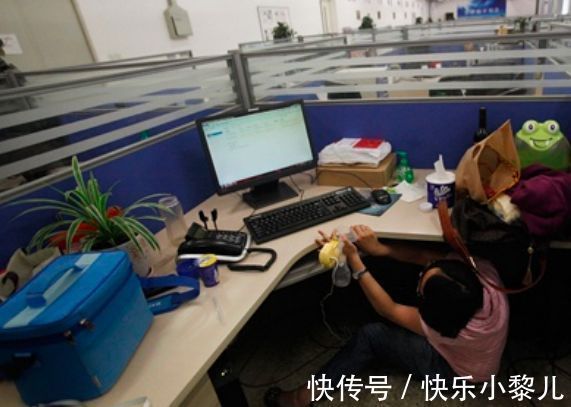 羞耻|“背奶妈妈 ”有多辛酸?办公桌下挤母乳,同事嘲我没有羞耻心