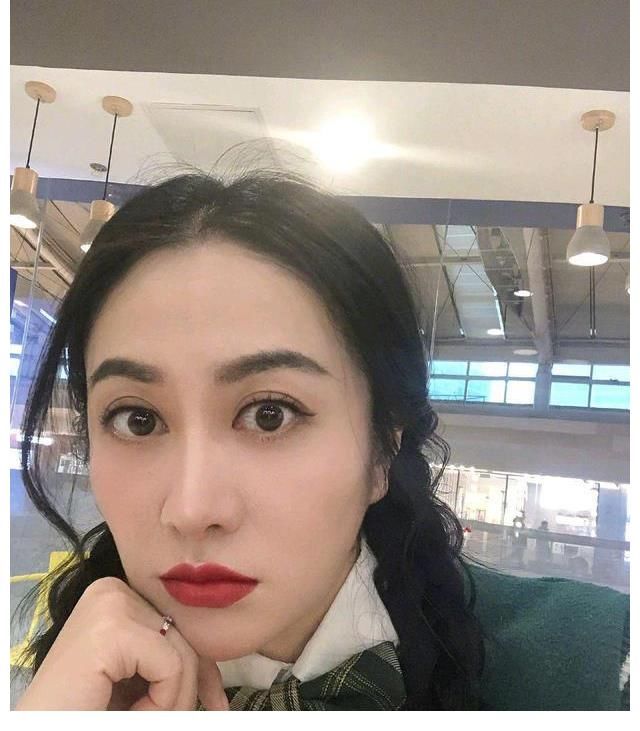 谢娜没离开芒果台？叶璇心理状态很抑郁？吴尊带儿女就读中国？