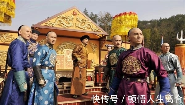 康熙&雍正一岁抓周,用毛笔胡乱写了个字,康熙看后脸色大变,最后成真