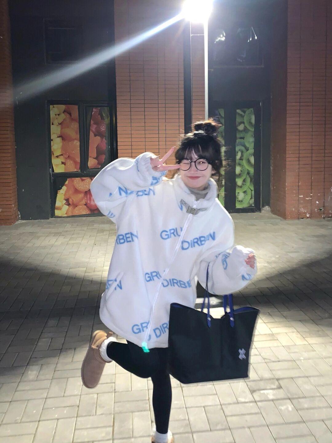 外套 暖和舒适的羊羔绒外套你get了吗?白色温柔大气,穿出软糯糯感