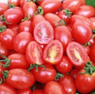 小番茄炒白玉菇，酸甜可口，鲜香爽滑，成本低却营养全面