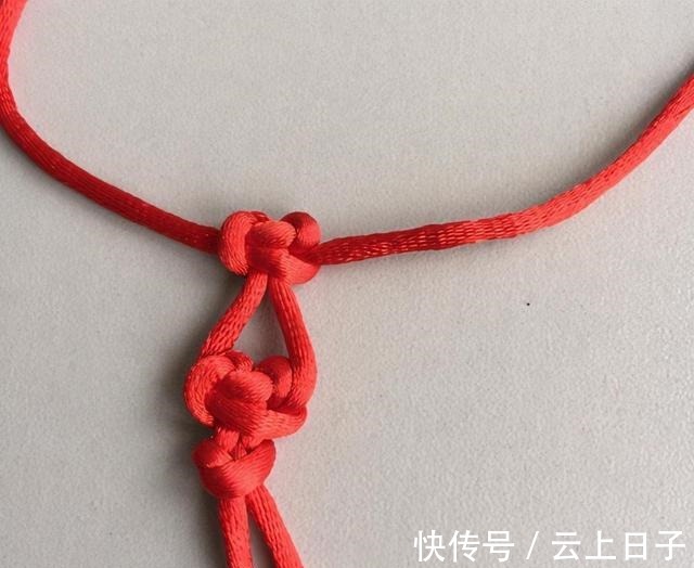 绕圈 心形结手链的编法教程,非常简单,只要2个结法就能编出!收藏了!