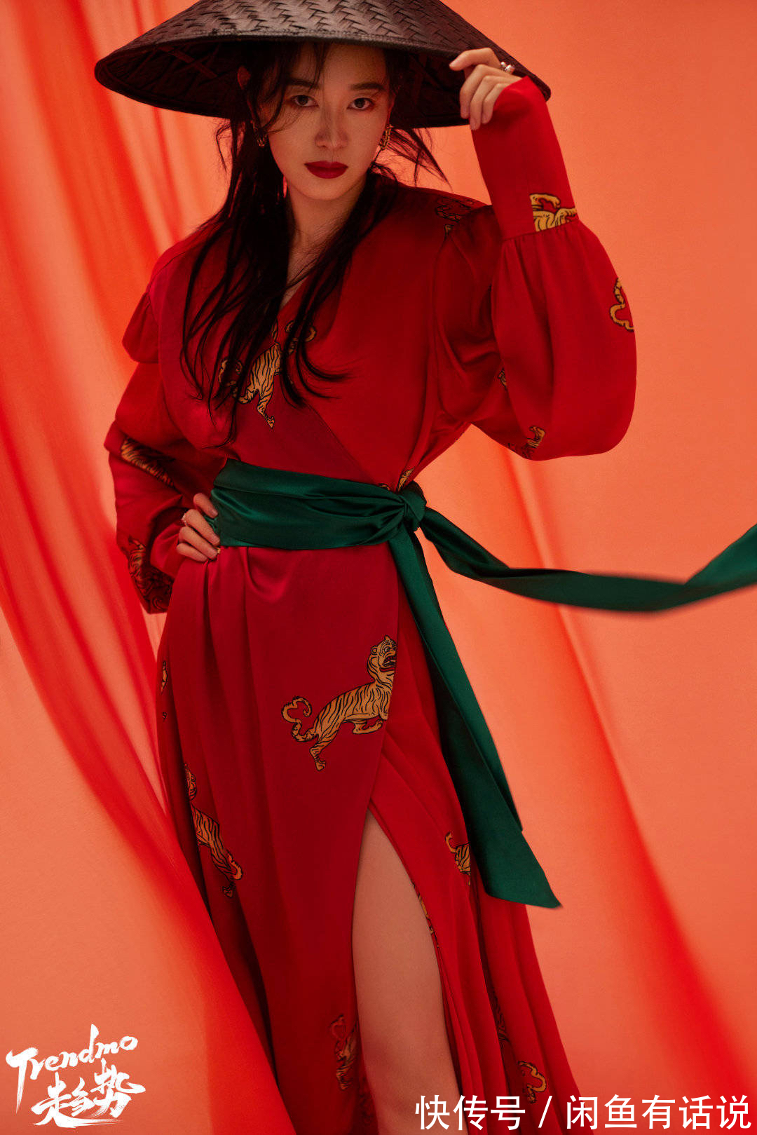 风范儿|金牌剑客孙一文拍时尚大片,又美又飒有了女侠风采,气质不输明星