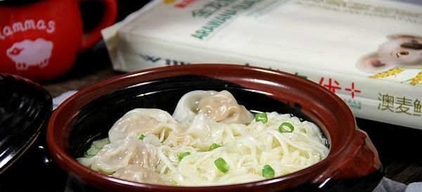 外国朋友吐槽中餐吃不饱,看了他点的菜后我笑了:能吃饱就怪了