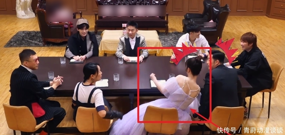 那英 杨紫被那英三掌“拍”出镜头外,吓出表情包,只因饰演过小夏雪