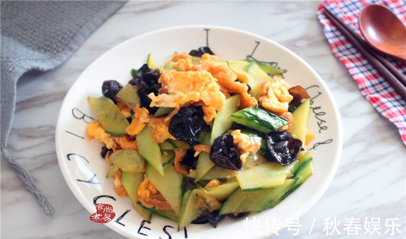 女儿天天嚷着要吃此菜，口感软嫩，简单快手，清理肠道还补水