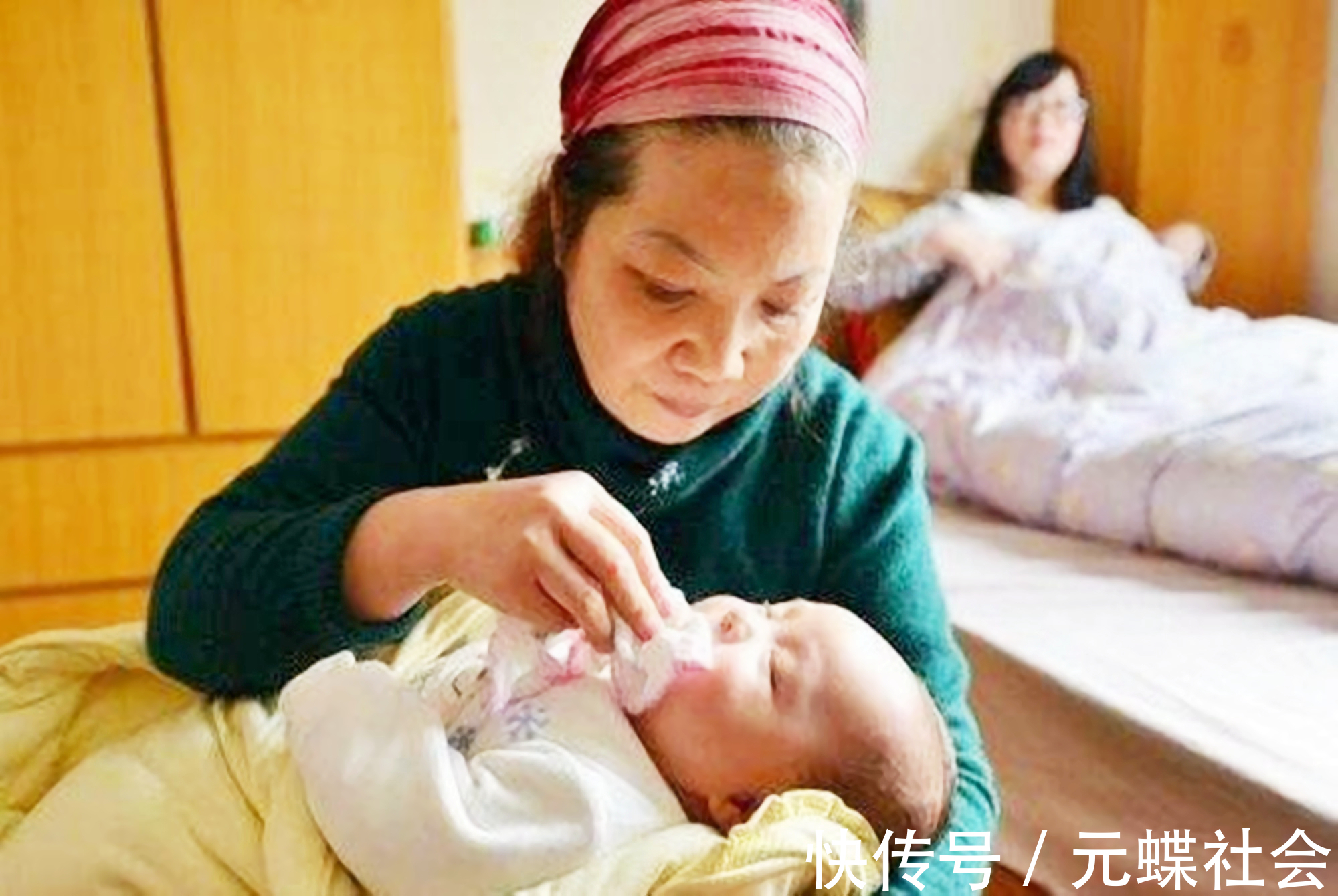 宝宝|新生儿多久可以抱出门不是满月百天,满足这3个条件不妨一试